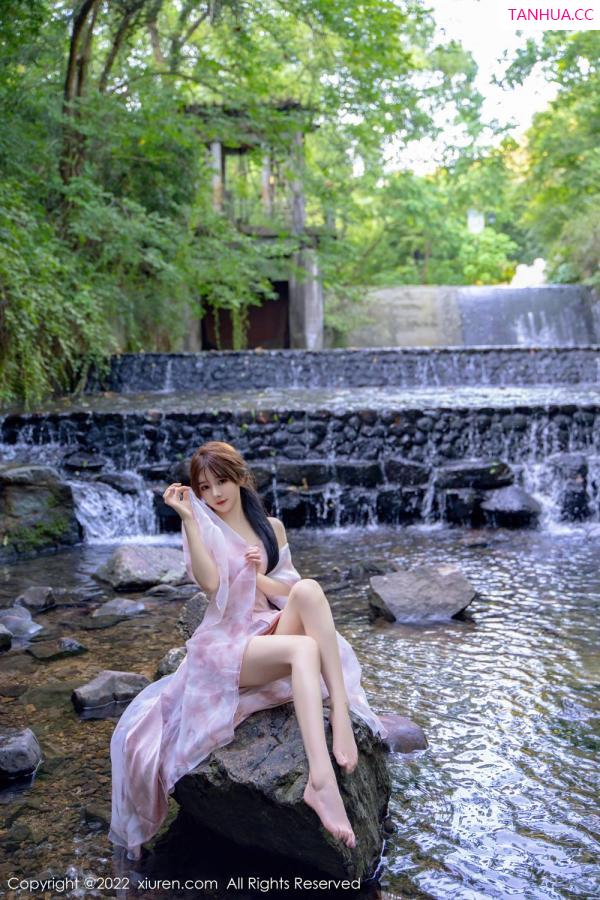 婠婠么  [XiuRen秀人网]高清写真图 2022.10.11 No.5690 婠婠么&小肥莹第18张图片